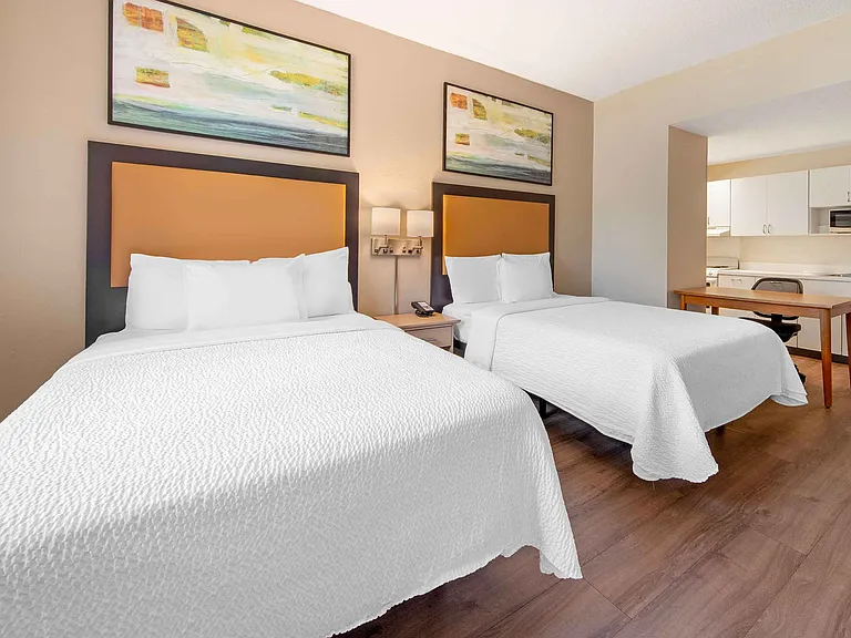 Studio Suite - 2 Full Beds