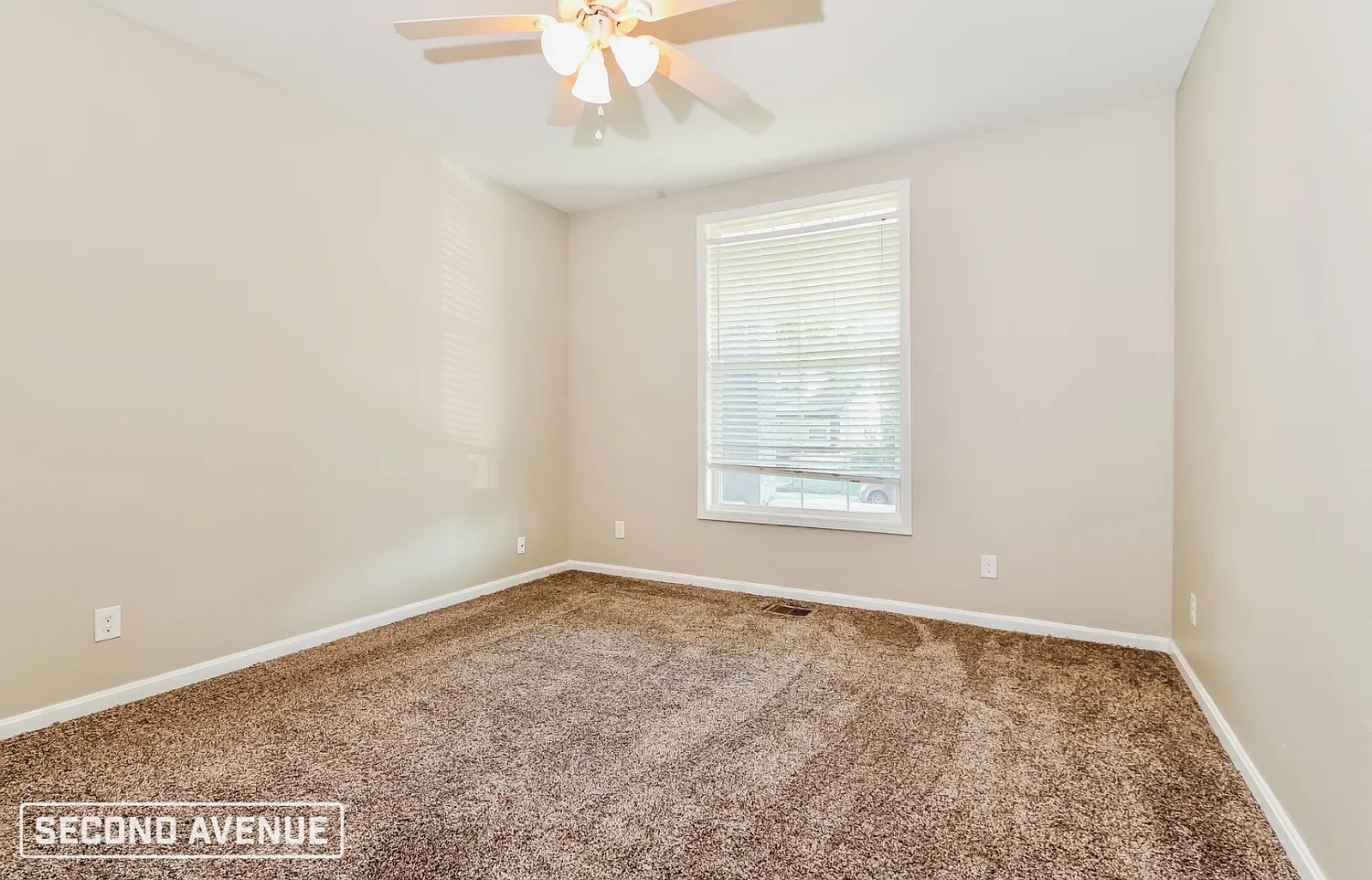 3 bed, 1.0 bath, 1733 sqft, $1,389 — Photo 4