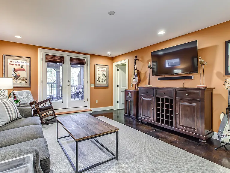 1415 Benjamin St — Photo 27