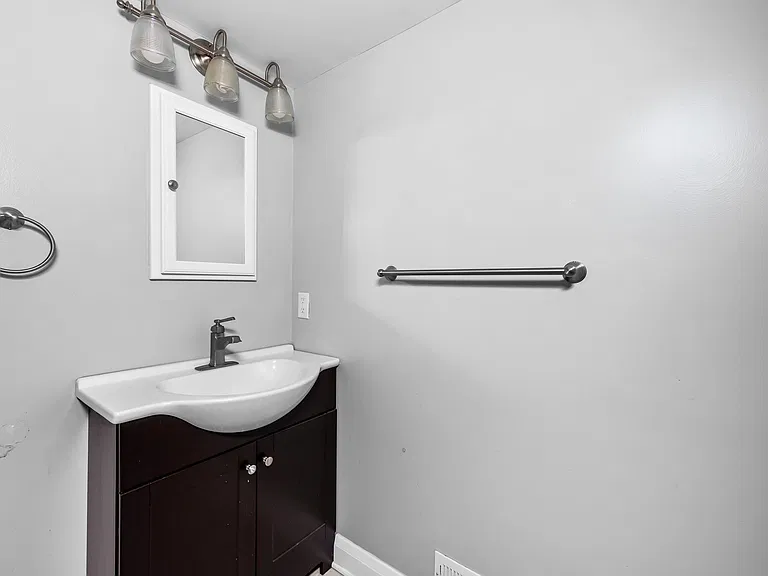 7049 Heathfield Rd — Photo 9