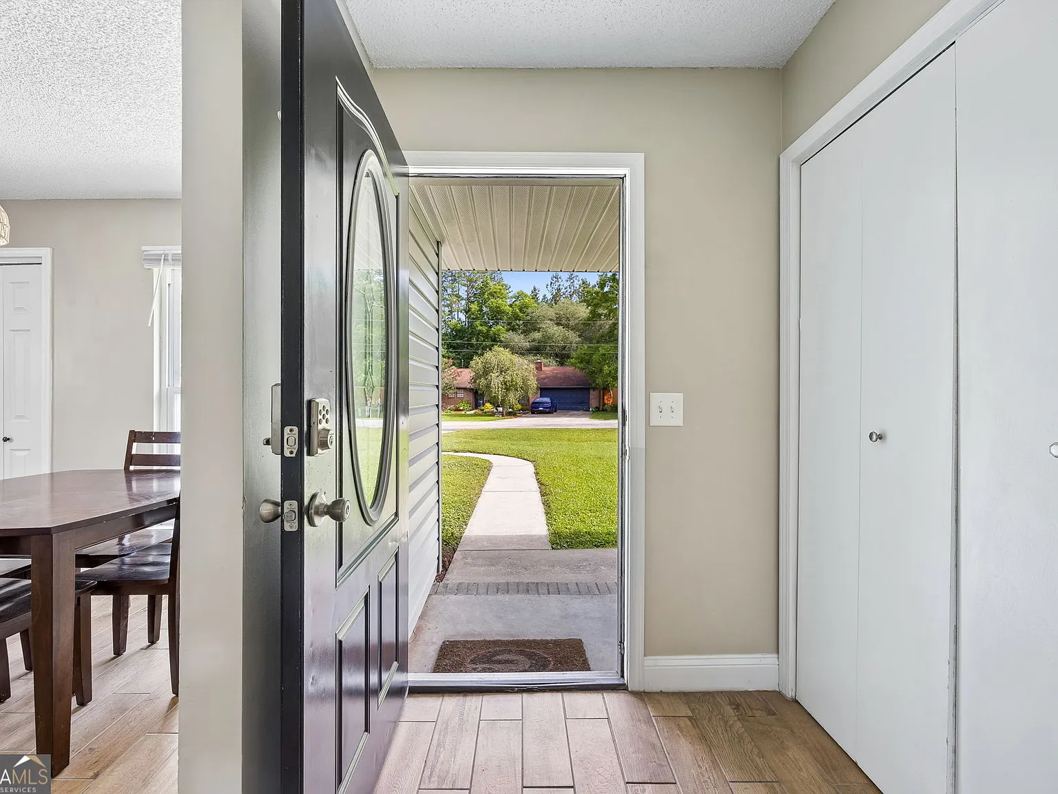 3 bed, 2.0 bath, 1554 sqft, $2,000 — Photo 4