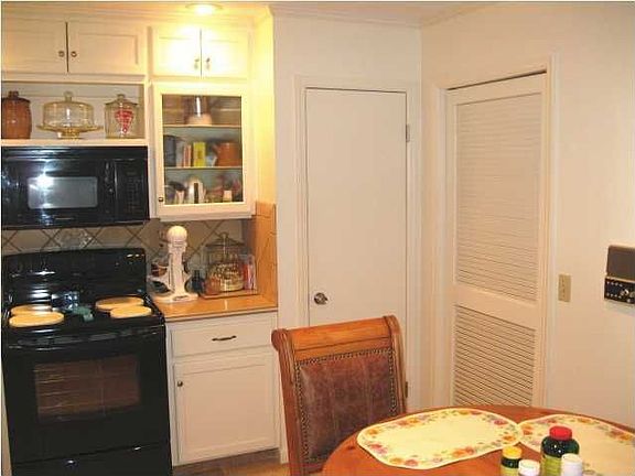 5th image of 9212 Ramblewood Dr