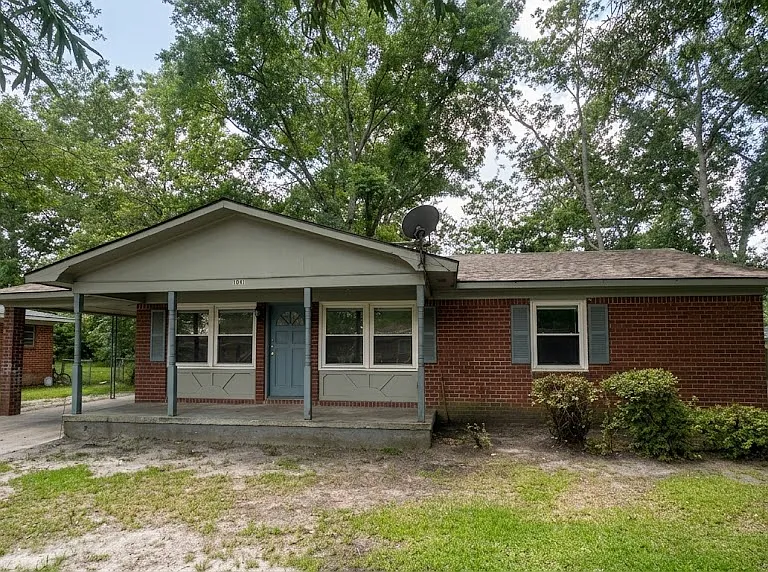 606 Eugenia St — Photo 1