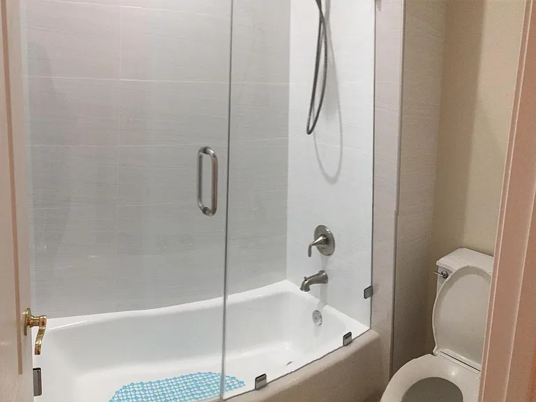 2ND SHOWER ROOM