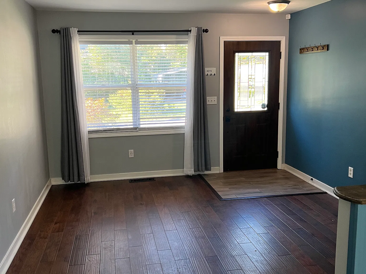 3 bed, 1008 sqft, $2,100 — Photo 2