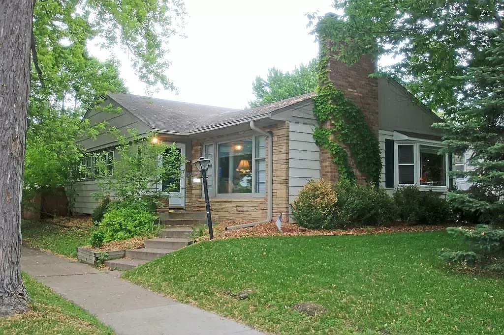 6 bed, $3,200 — Photo 1