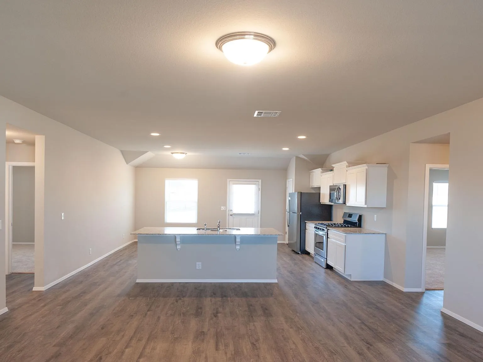 4 bed, 1550 sqft, $1,949 — Photo 4