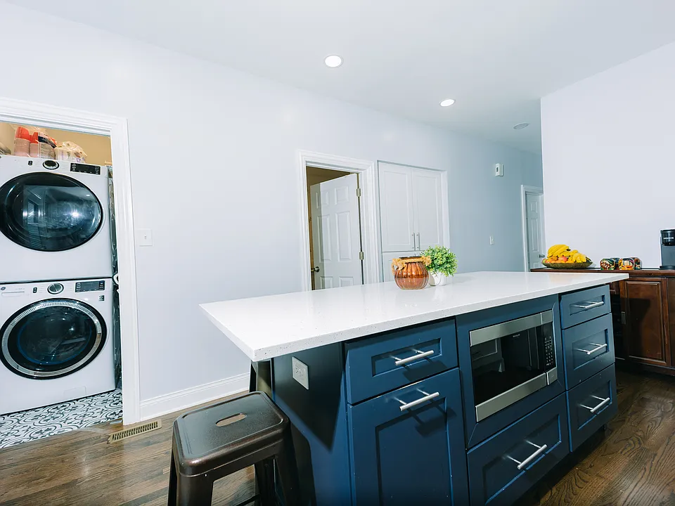 In-unit washer/dryer set