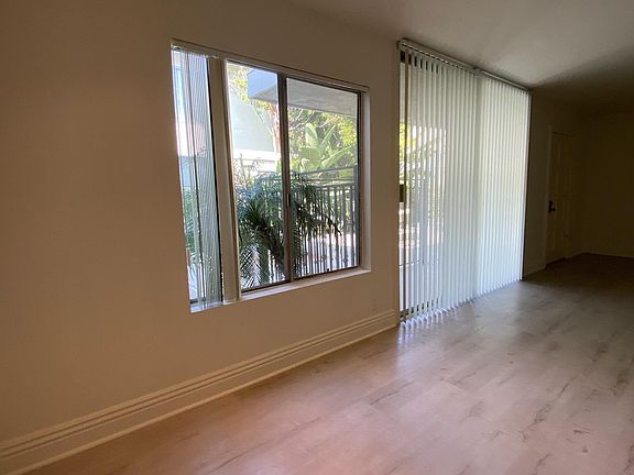 3rd image of 1728 Montana Ave