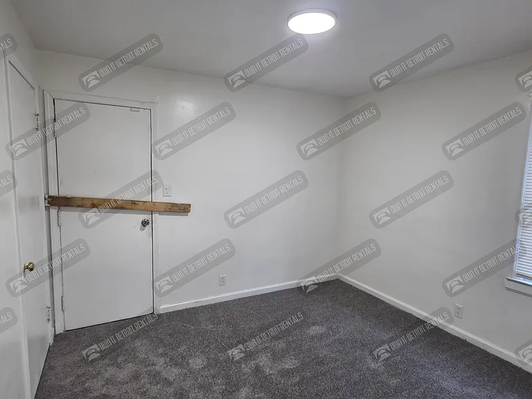 11781 Kilbourne St — Photo 5