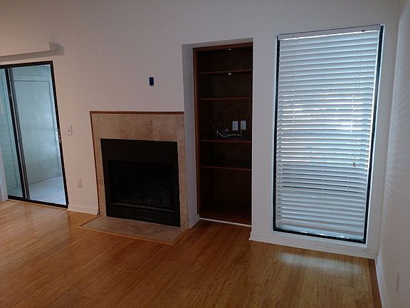 Fireplace, built in shelving / dry bar