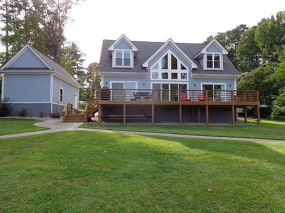 3rd image of 983 Pine Tree Dr