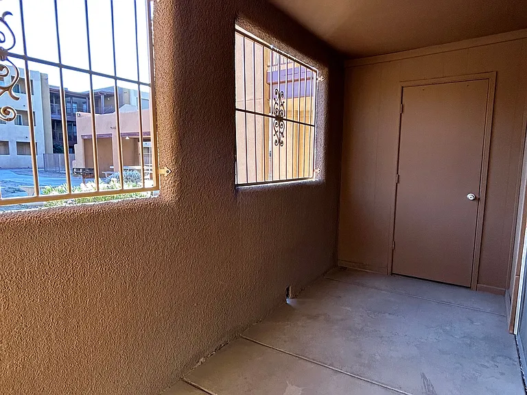 1810 E Blacklidge Dr #204 — Photo 14