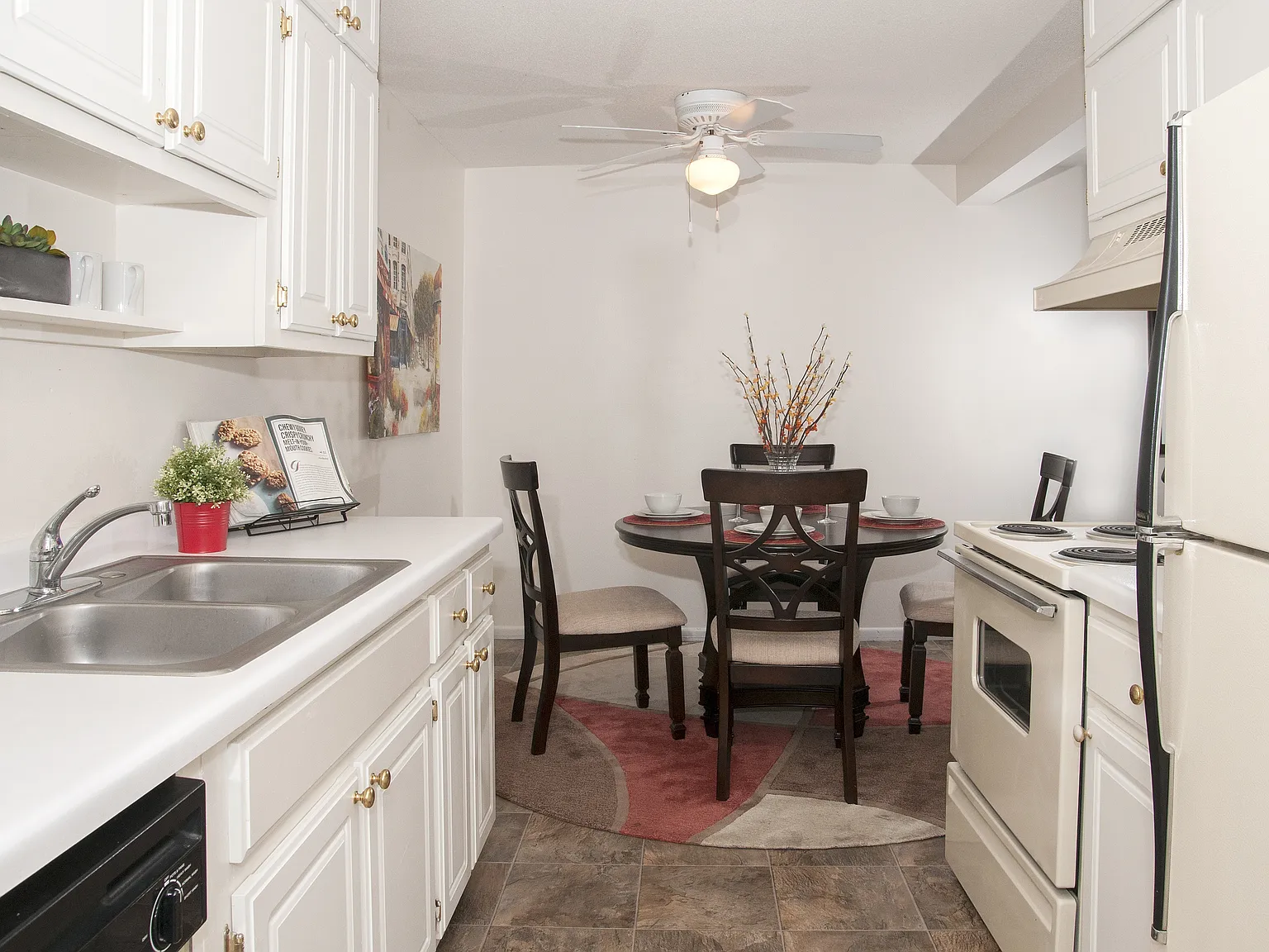Seasons Park Apartments — Photo 3