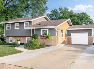 236 S Illinois Dr, Arlington Heights, IL