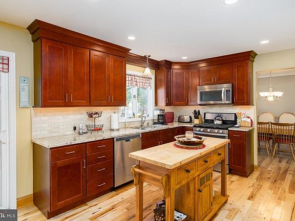 5th image of 122 Camp Ave