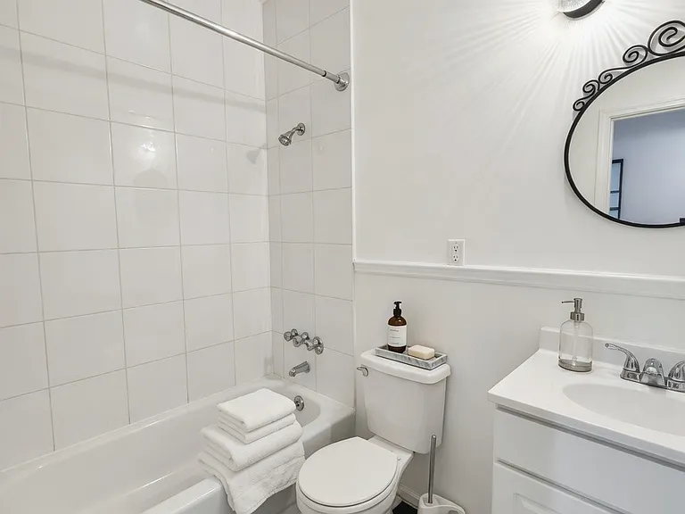 370 W 52nd St #2C — Photo 5