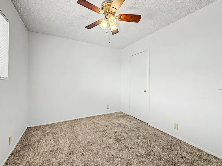 Beautiful Beck Ln Fourplex — Photo 21
