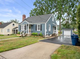 14 Quaker Ln, Quaker Hill, CT 06375