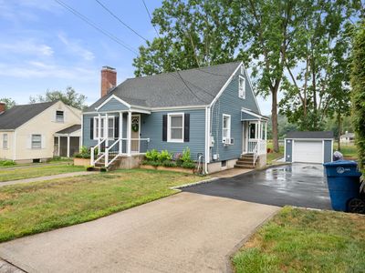 14 Quaker Lane, Quaker Hill, CT, 06375