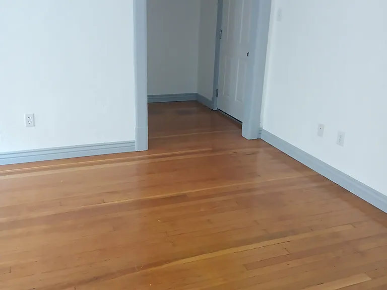 416 W Lewis St — Photo 7