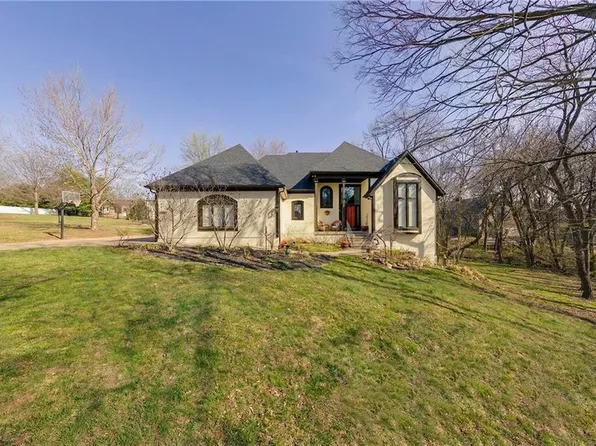 24600 W 61st Ter, Shawnee, KS 66226