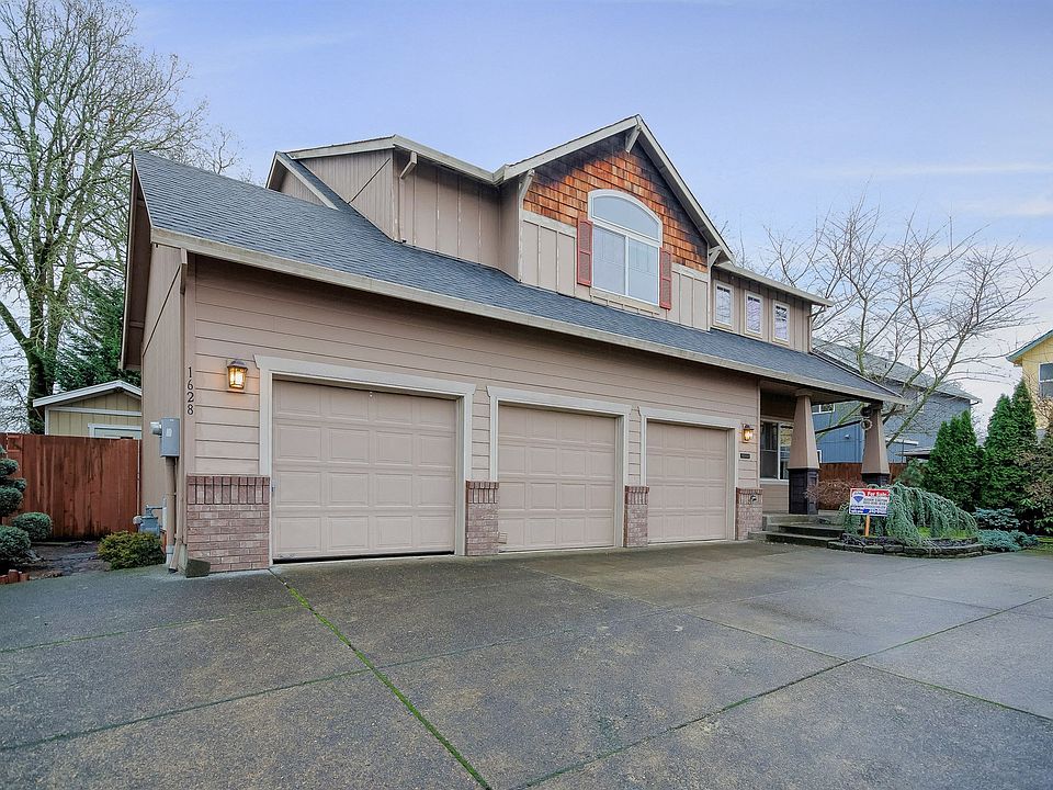 1st image of 1628 SE Pelton Ct