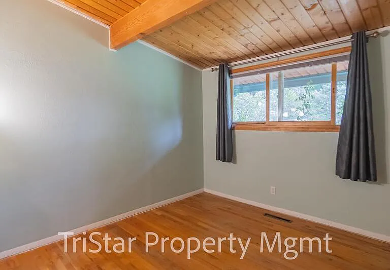 3212 Illinois Ave — Photo 10
