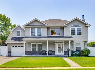 17 Croydon Rd, Amityville, NY 11701