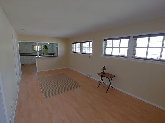 3rd image of 406 Hilldale Ct