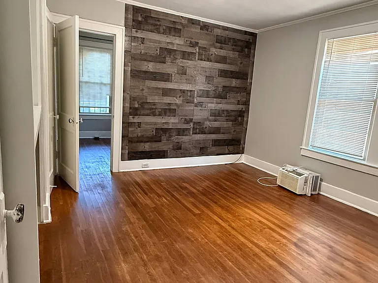 2378 Boyle Ave — Photo 8