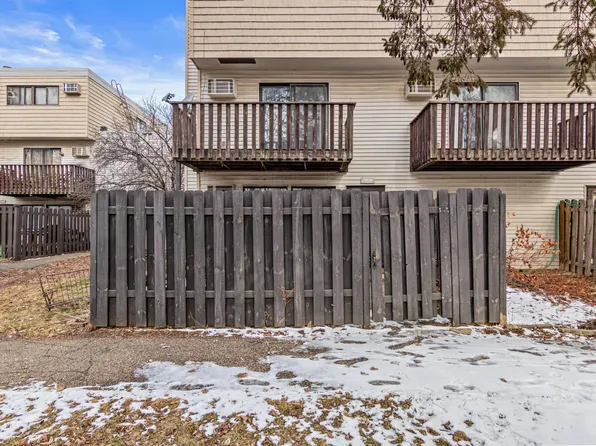 7104 72nd Ln N, Brooklyn Park, MN 55428