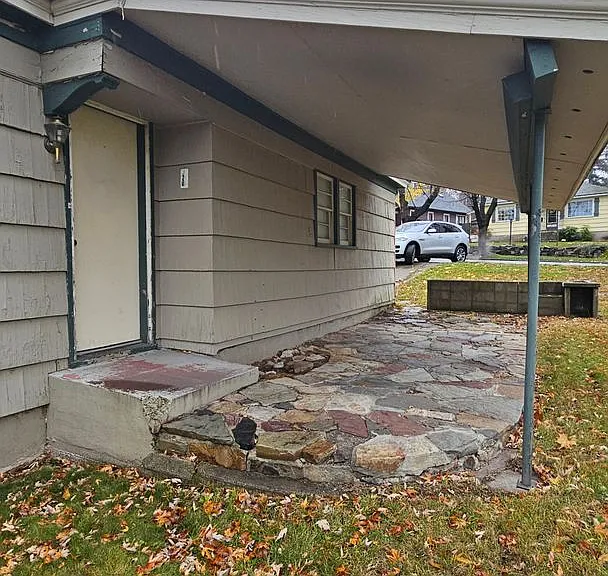 515 W Milwaukee Dr — Photo 4