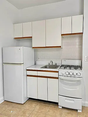 Rented by Waverly Realty Associates | media 6