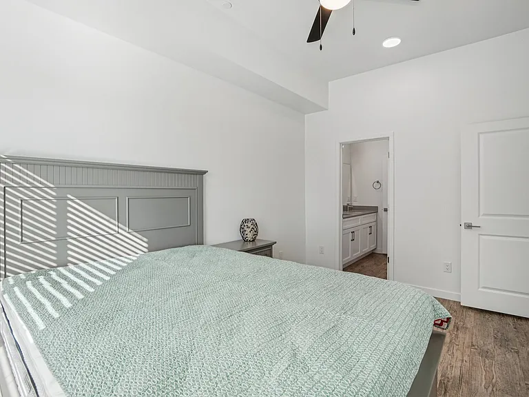 Williams Court — Photo 32