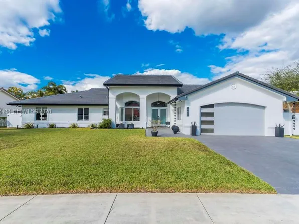 19411 NW 2nd St, Pembroke Pines, FL 33029