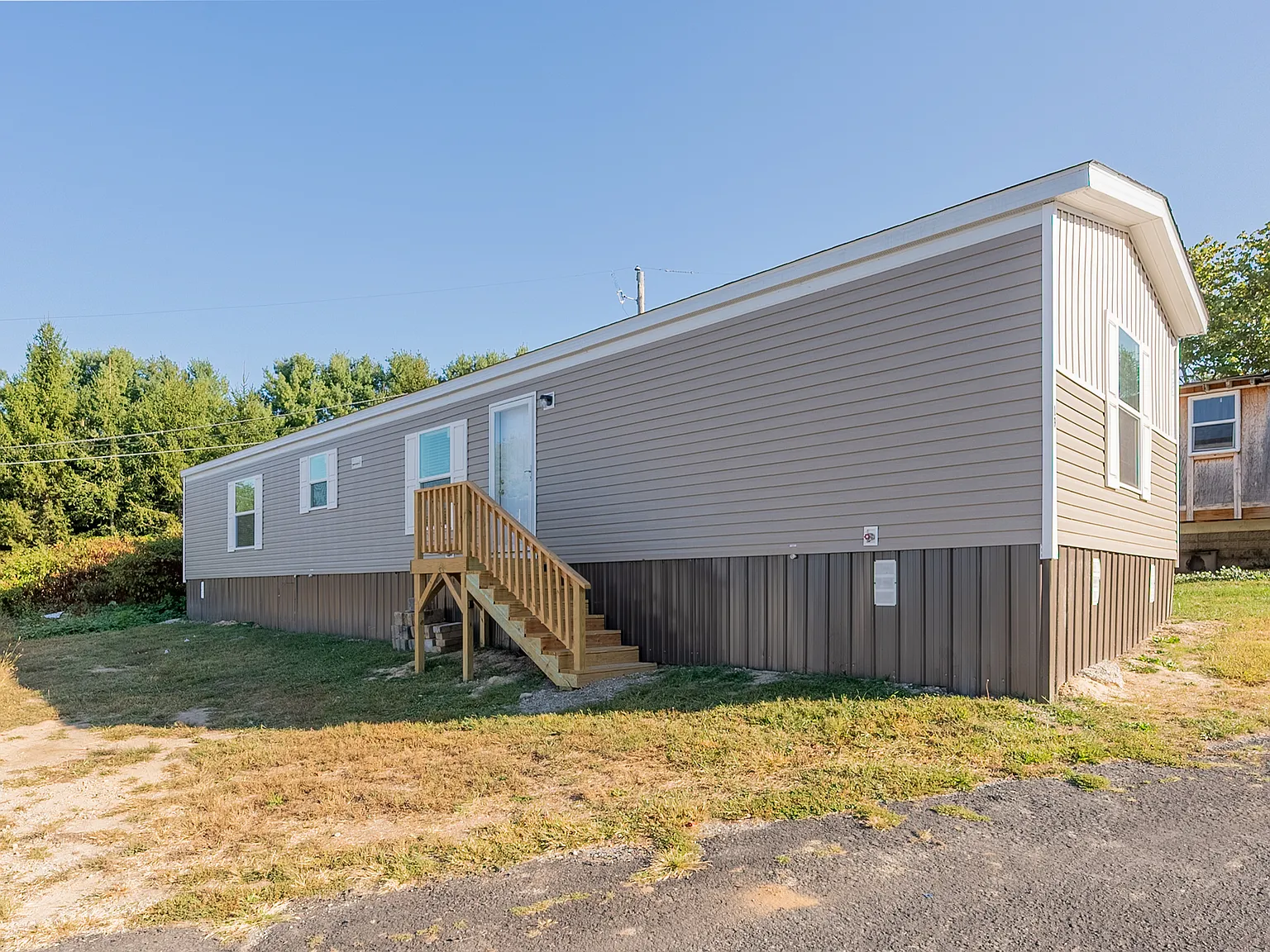 3 bed, 1000 sqft, $1,100 — Photo 2