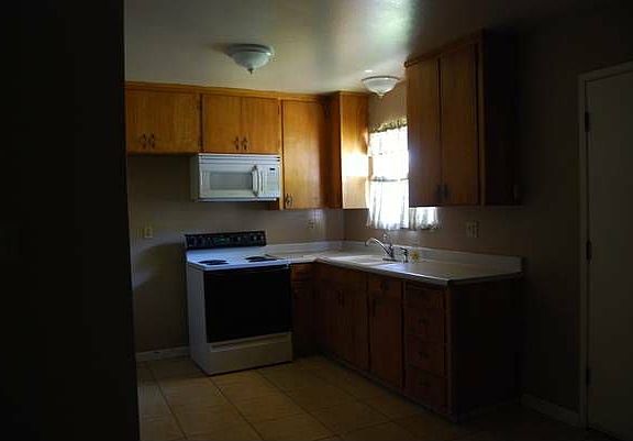 4th image of 840 Melbourne Ave