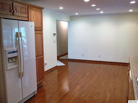 4th image of 104 Teryl Dr