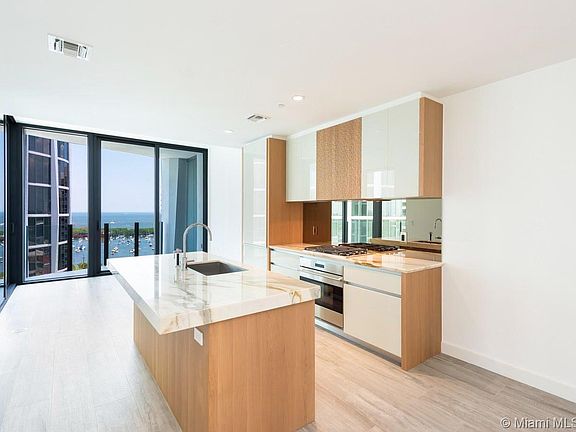 4th image of 2831 S Bayshore Dr Unit 1404