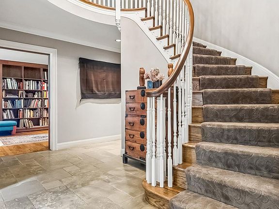 2nd image of 801 N Woodbine Ave