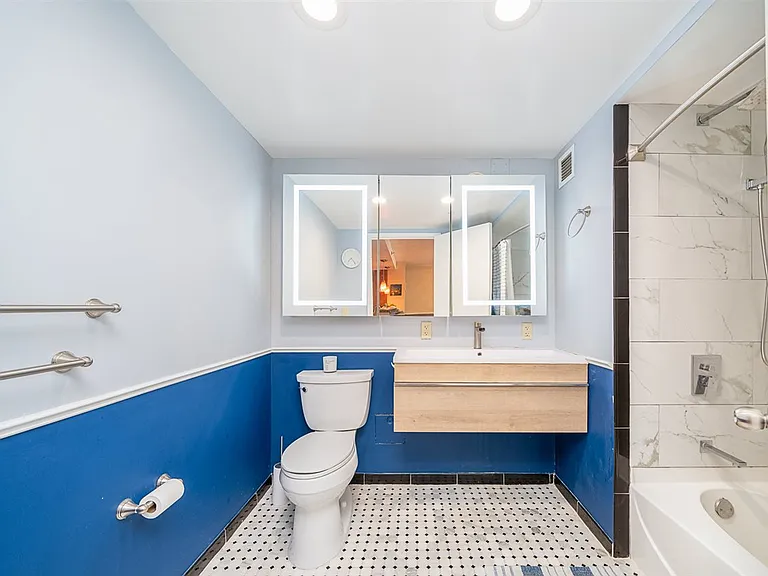 700 Grove St #4V — Photo 14