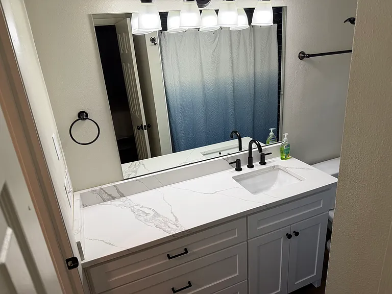 1230 N Lewis Ave #1230 — Photo 6