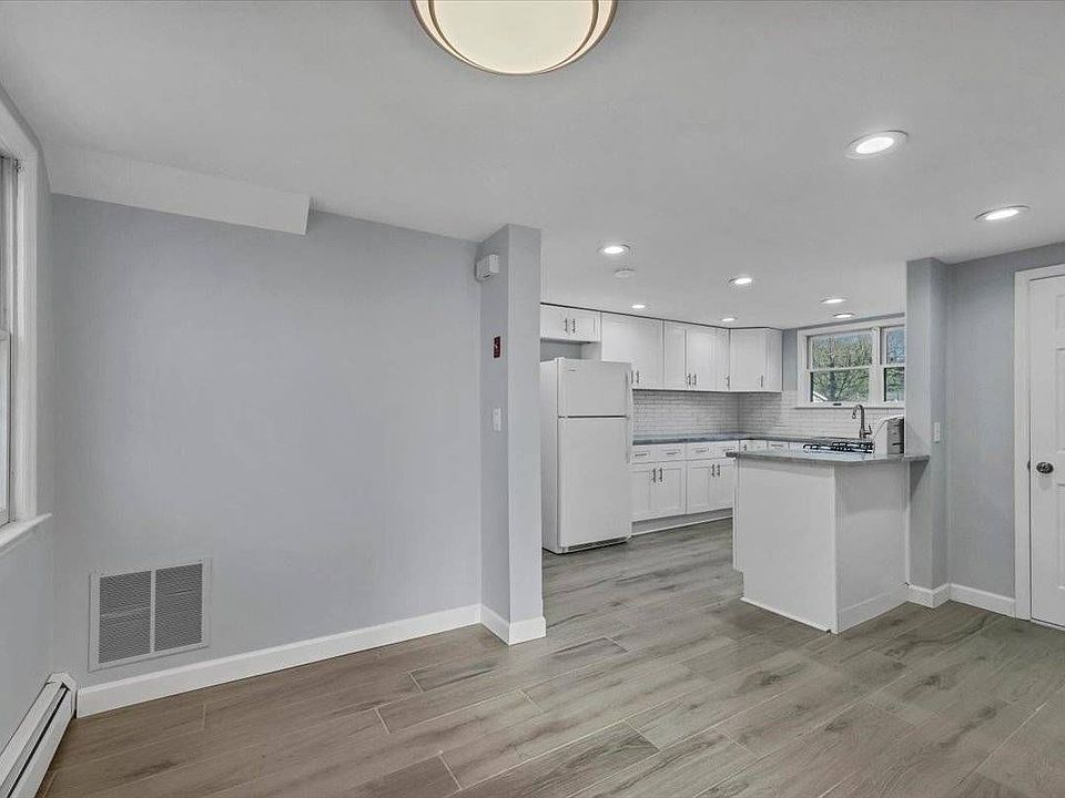 1st image of 205 Hudson St APT 2