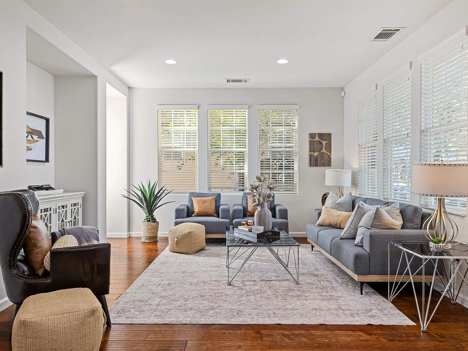 3 bed, 1930 sqft, $4,200 — Photo 3