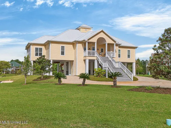 138 Hanakealoha Pl, Diamondhead, MS 39525