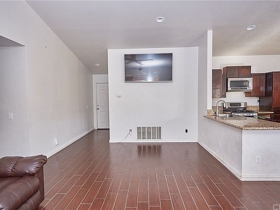 4th image of 14764 Dana St