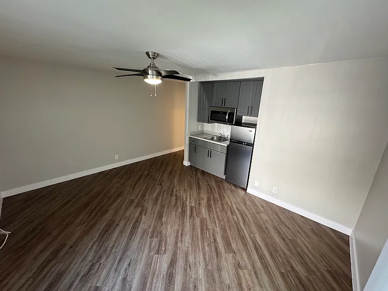 5412 Carlton Way #A — Photo 2