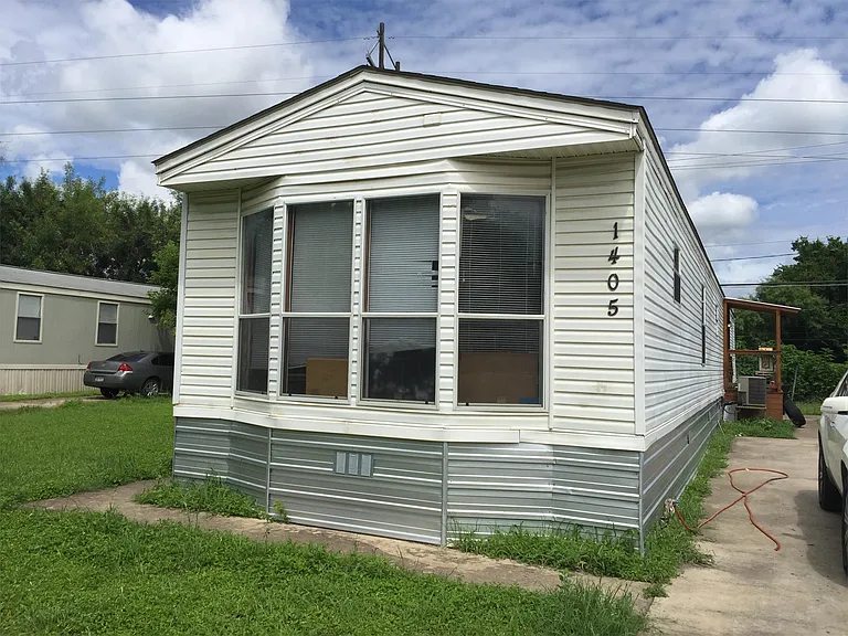 1405 Harper Dr — Photo 1