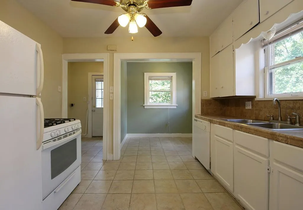 2 bed, 1.0 bath, 1450 sqft, $1,695 — Photo 4